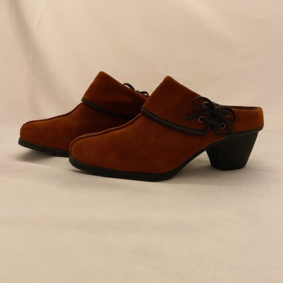 naturalizer clogs and mules
